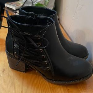 Avenue Black Booties